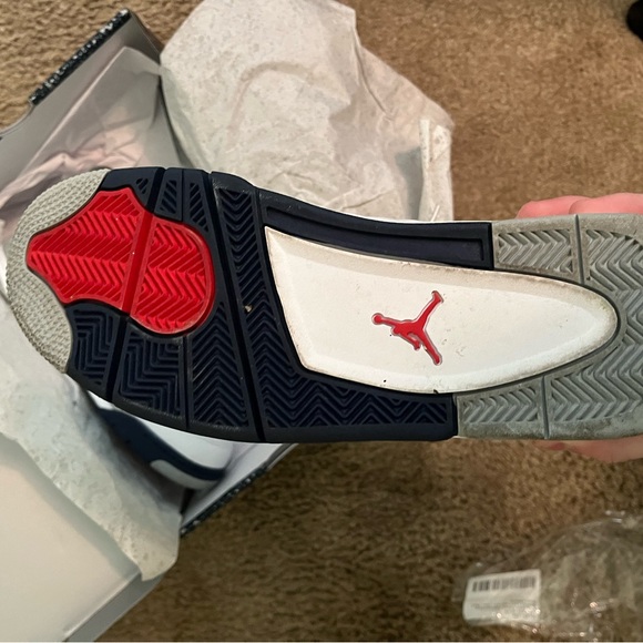 Jordan Retro 4 Midnight Navy Size 10. (Only worn twice.) - Picture 4 of 6
